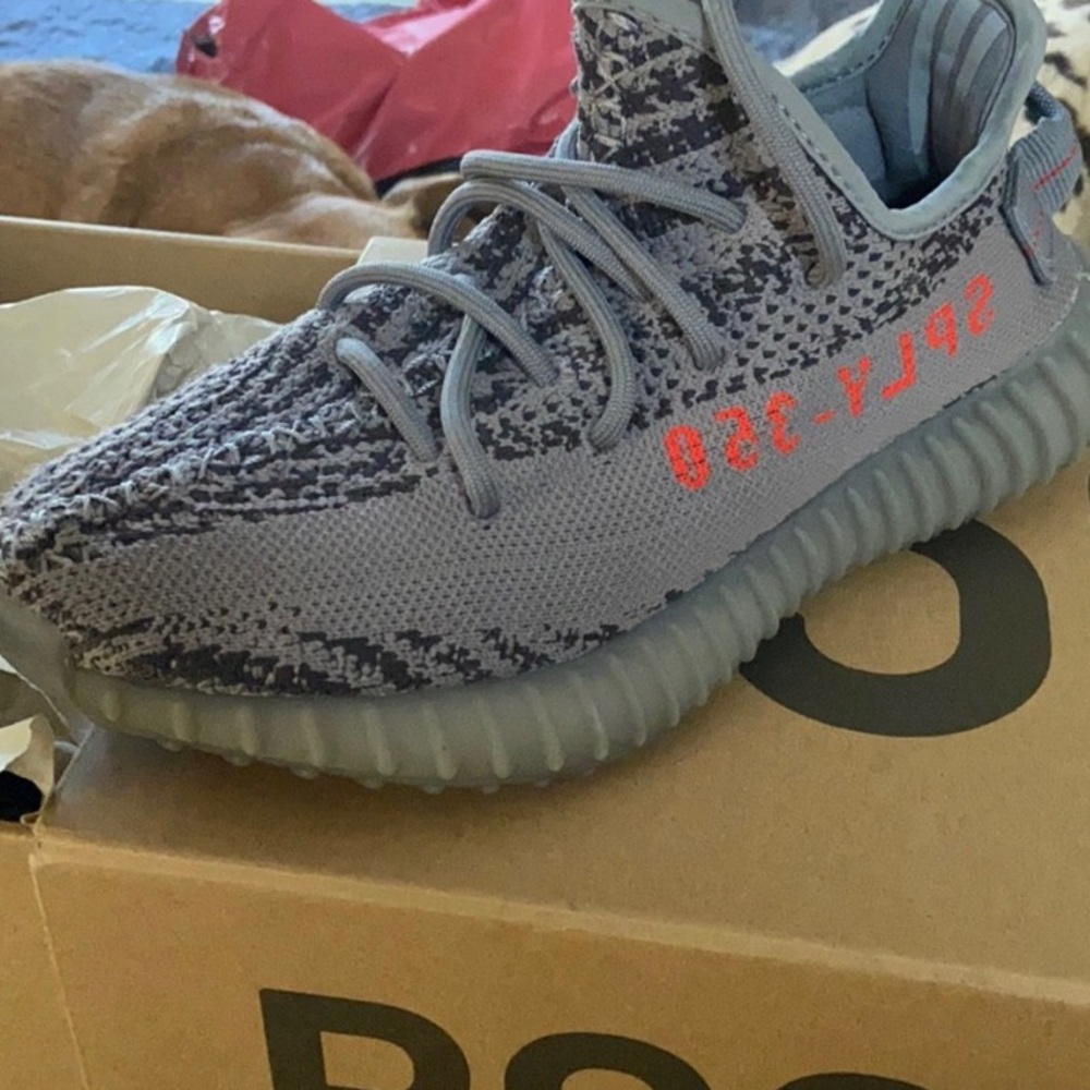 Authentic yeezy sneakers , in a really good condition.